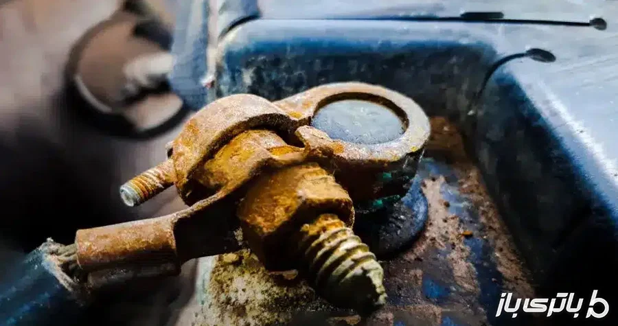 نشت اسید از سرباتری خودرو